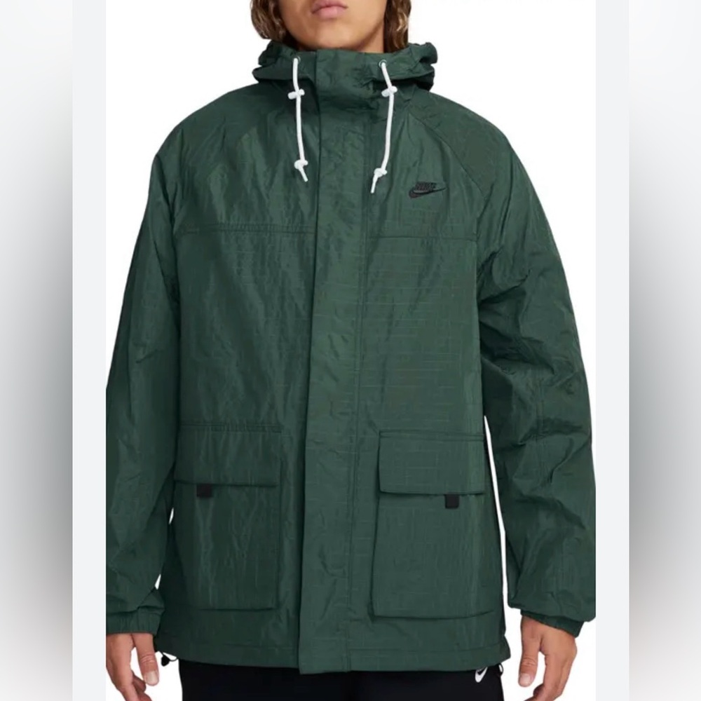 Nike Men's Club Bandon Jacket in fir/black/black colorway
